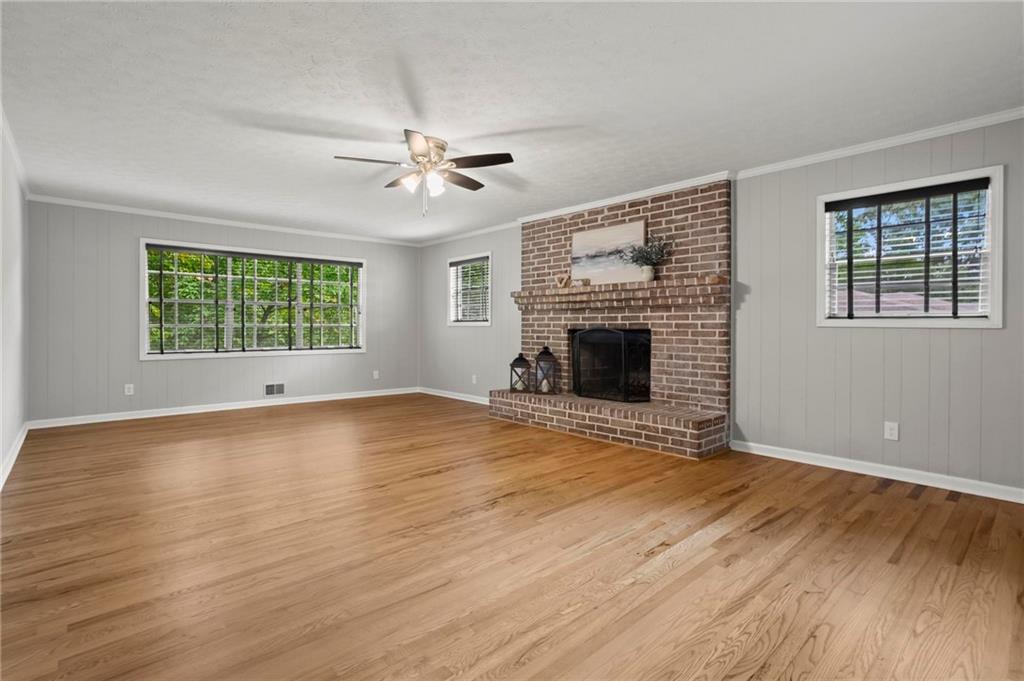 110 Suburban Drive NE