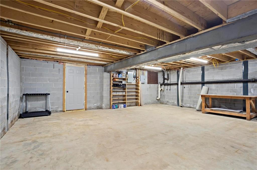 110 Suburban Drive NE