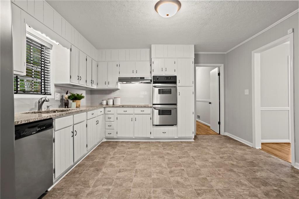 110 Suburban Drive NE