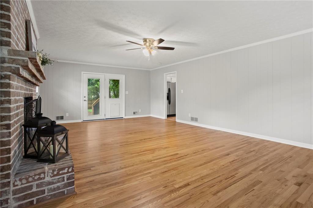 110 Suburban Drive NE