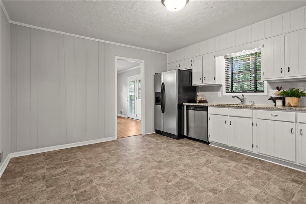 110 Suburban Drive NE