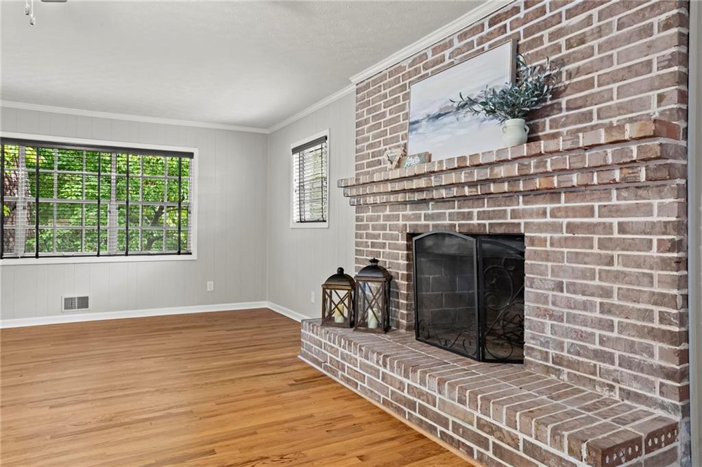 110 Suburban Drive NE