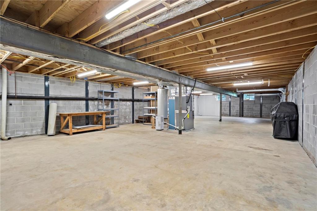 110 Suburban Drive NE
