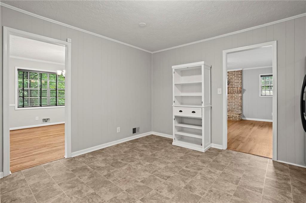 110 Suburban Drive NE
