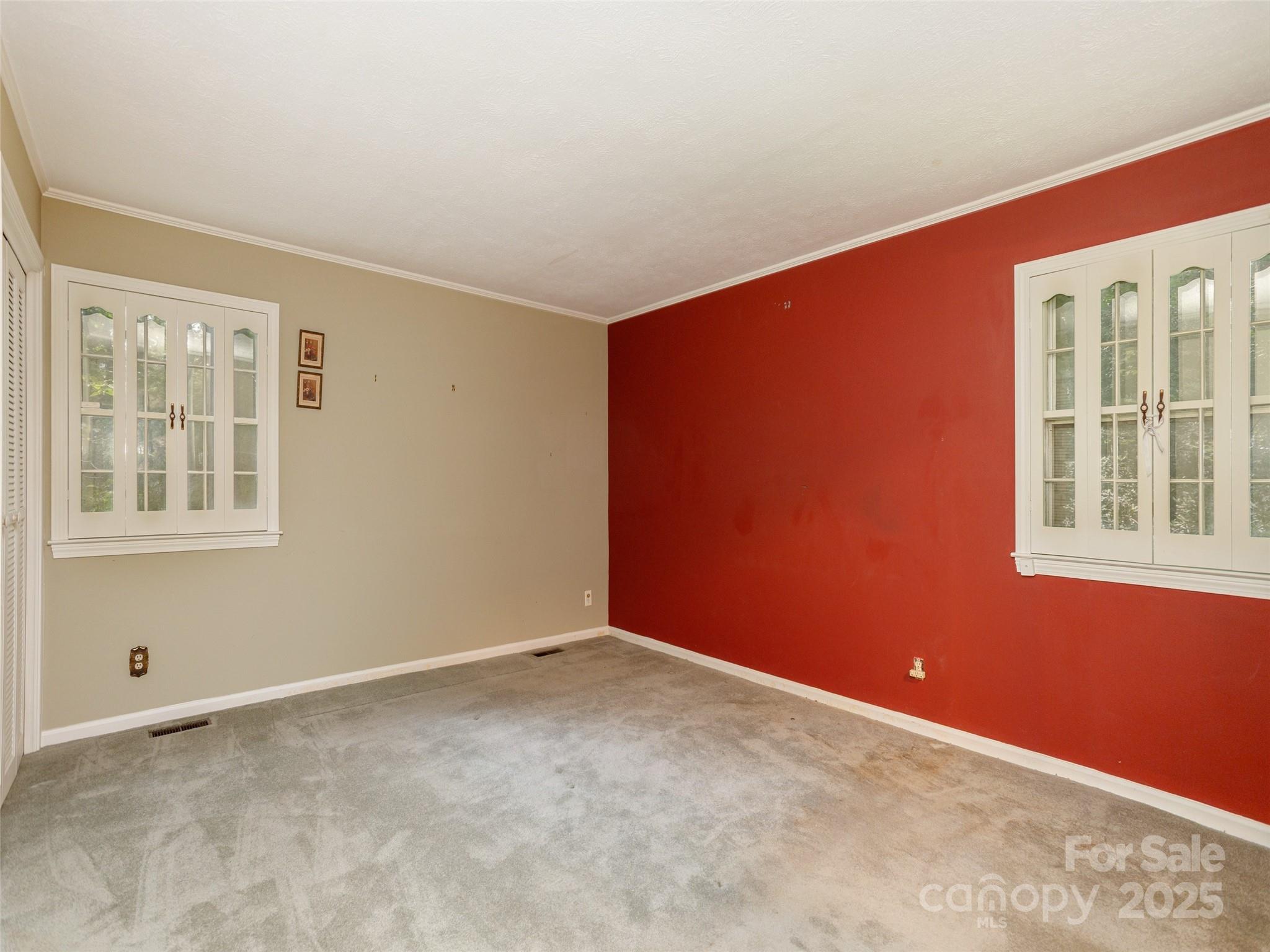 25 Iroquois Drive