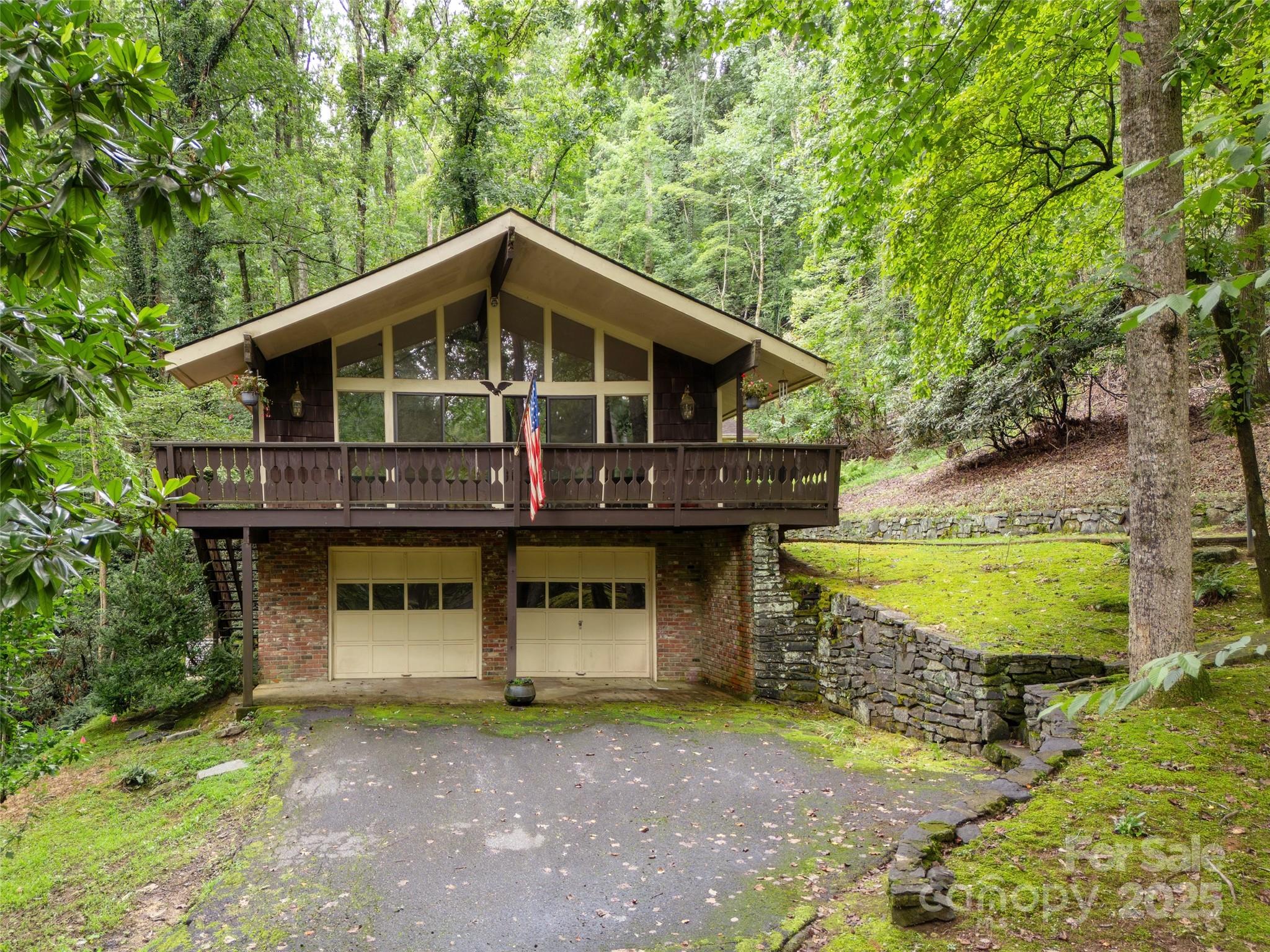 25 Iroquois Drive