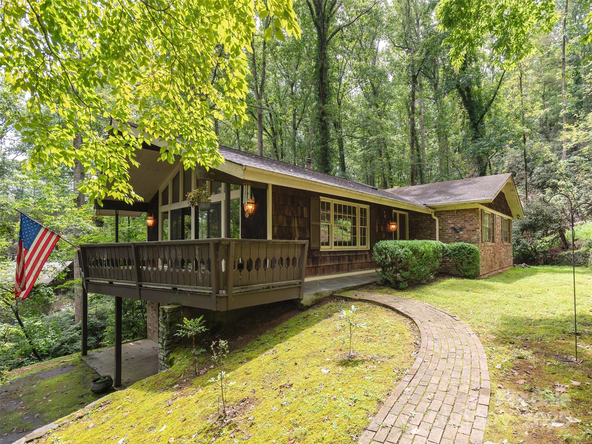 25 Iroquois Drive