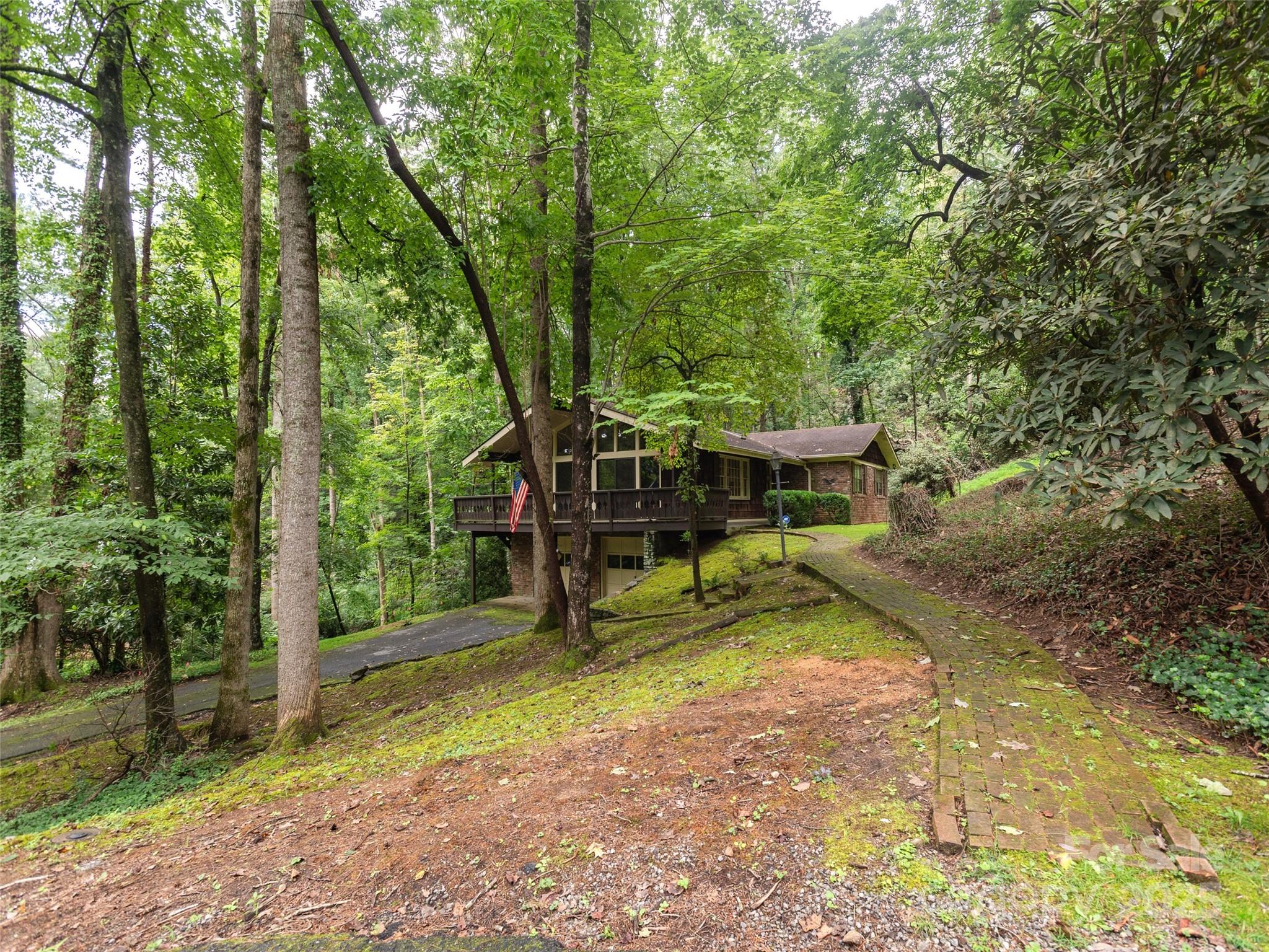 25 Iroquois Drive