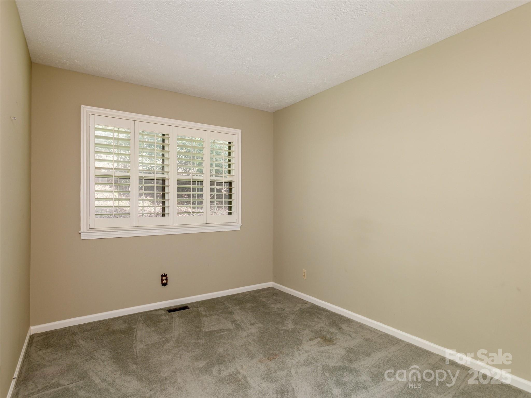25 Iroquois Drive