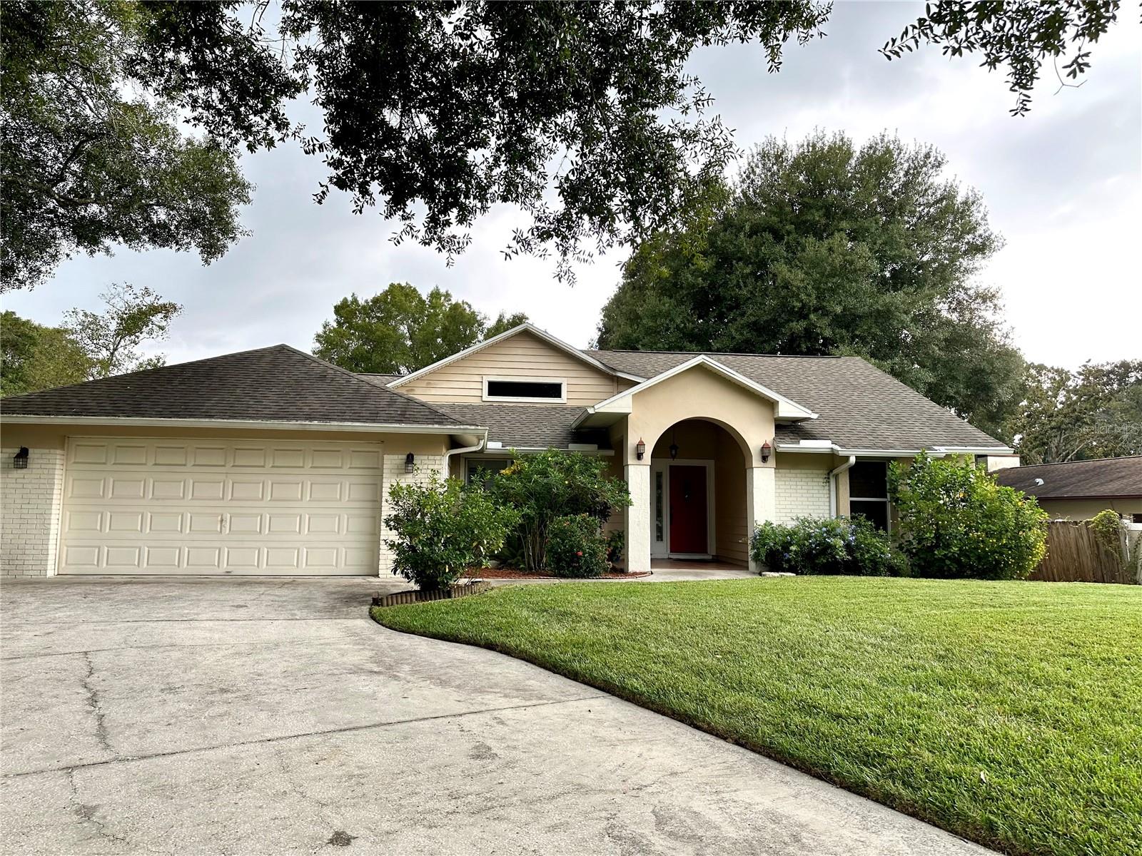 3463 E LAKE DR