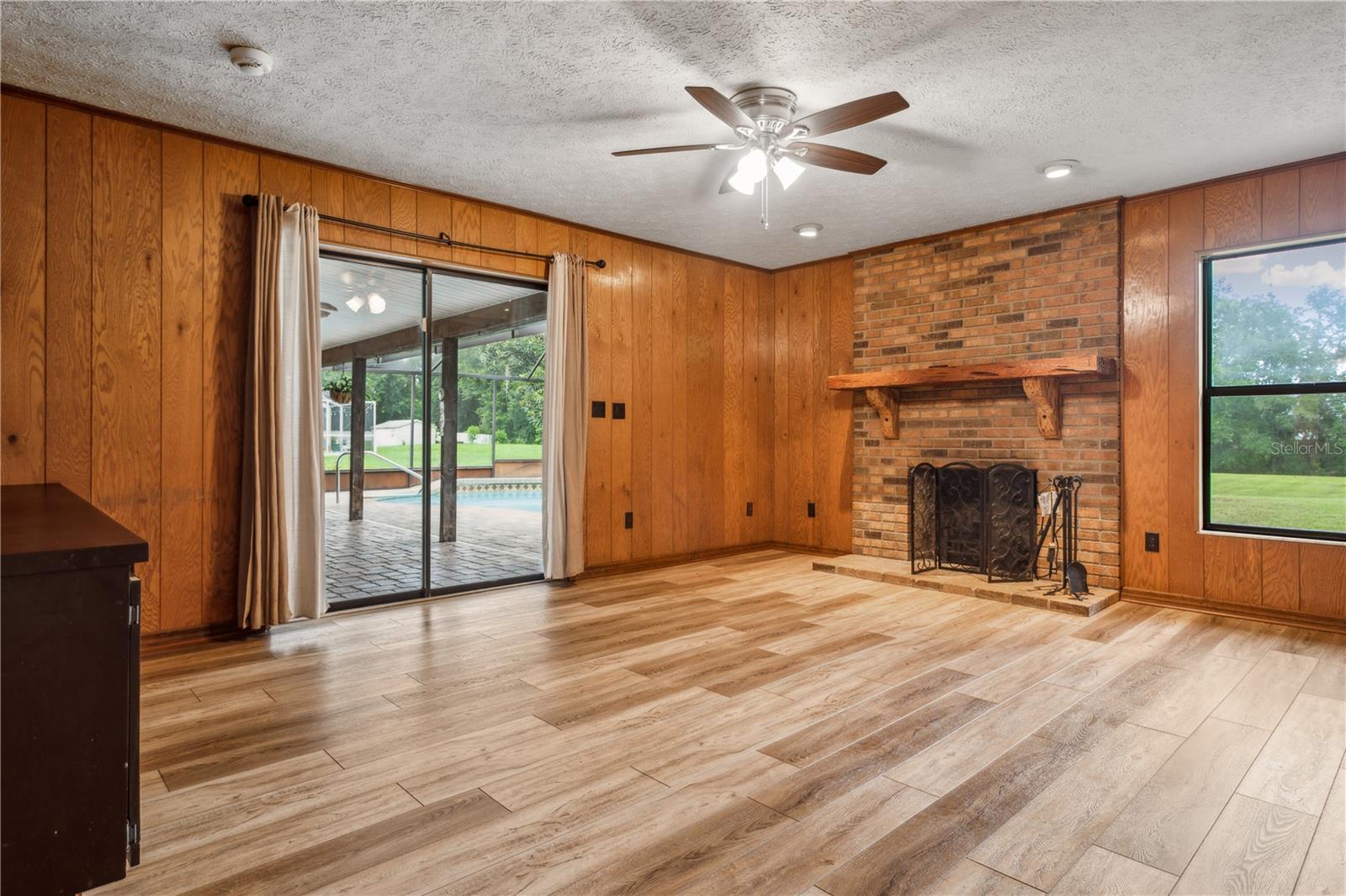 5802 MARIE DR