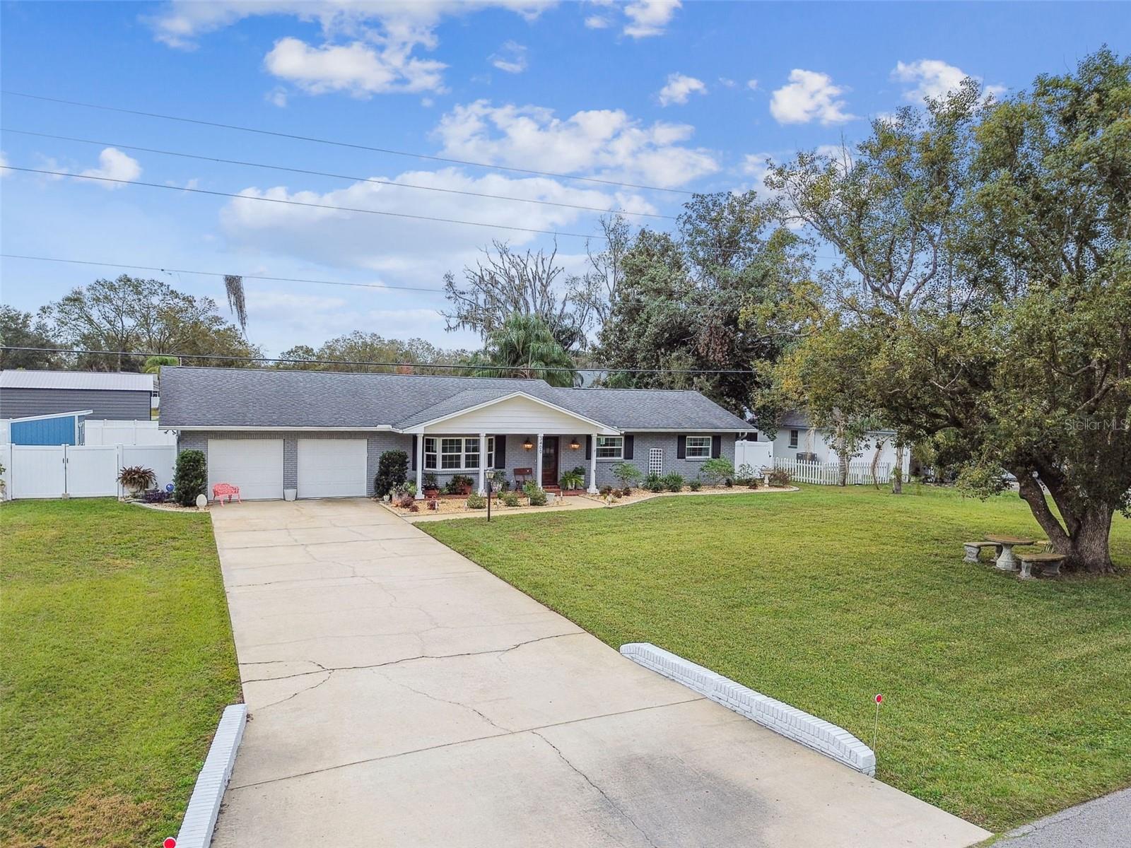 3400 LAKE PADGETT DR