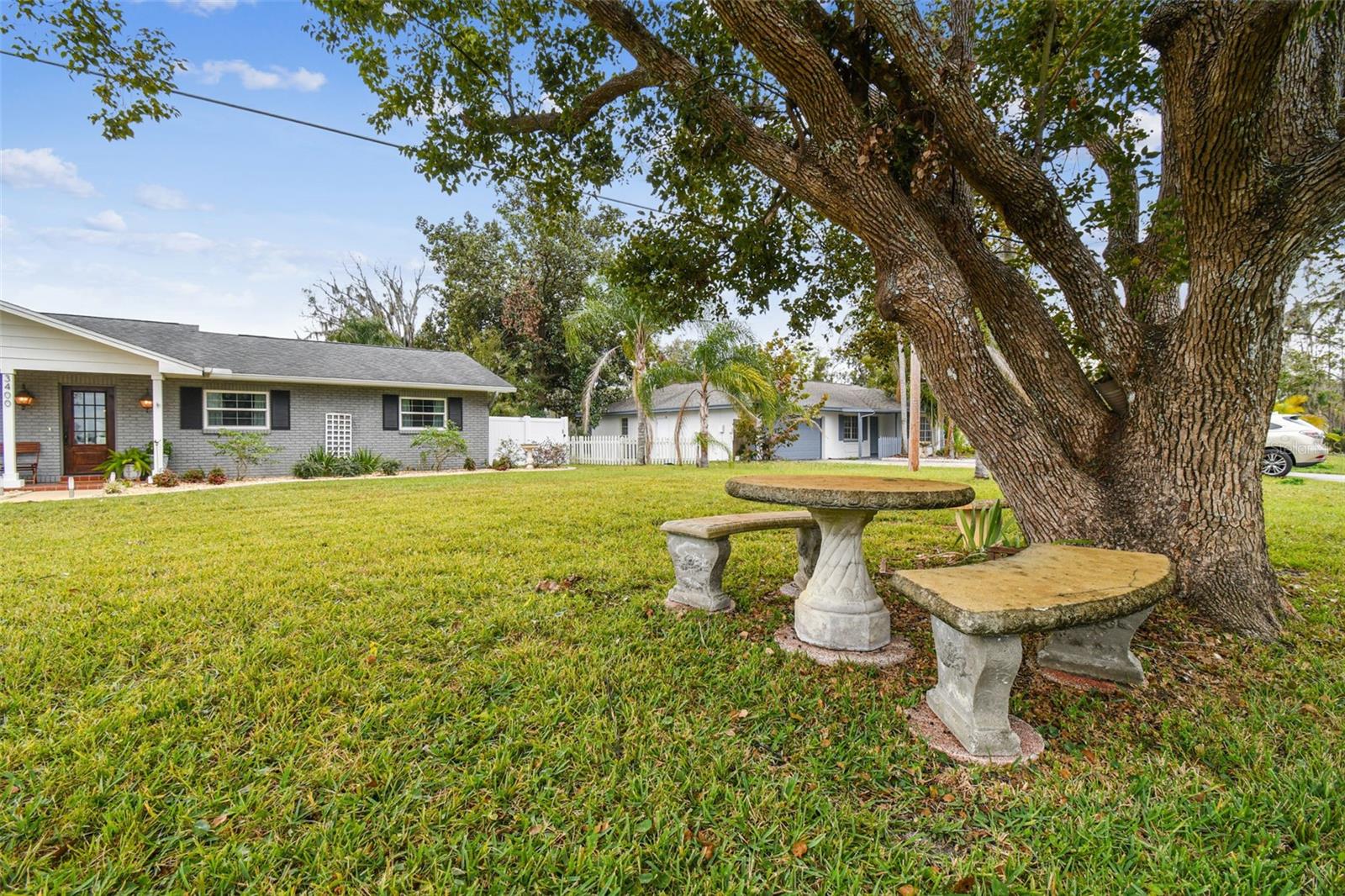 3400 LAKE PADGETT DR