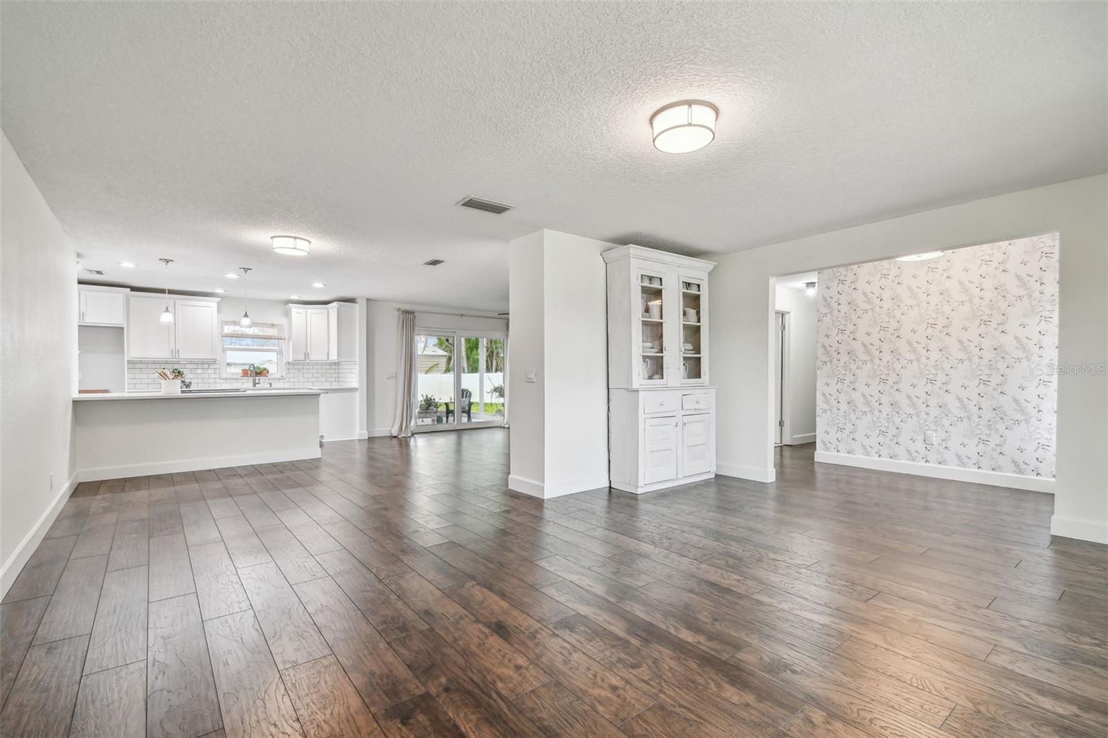 3400 LAKE PADGETT DR