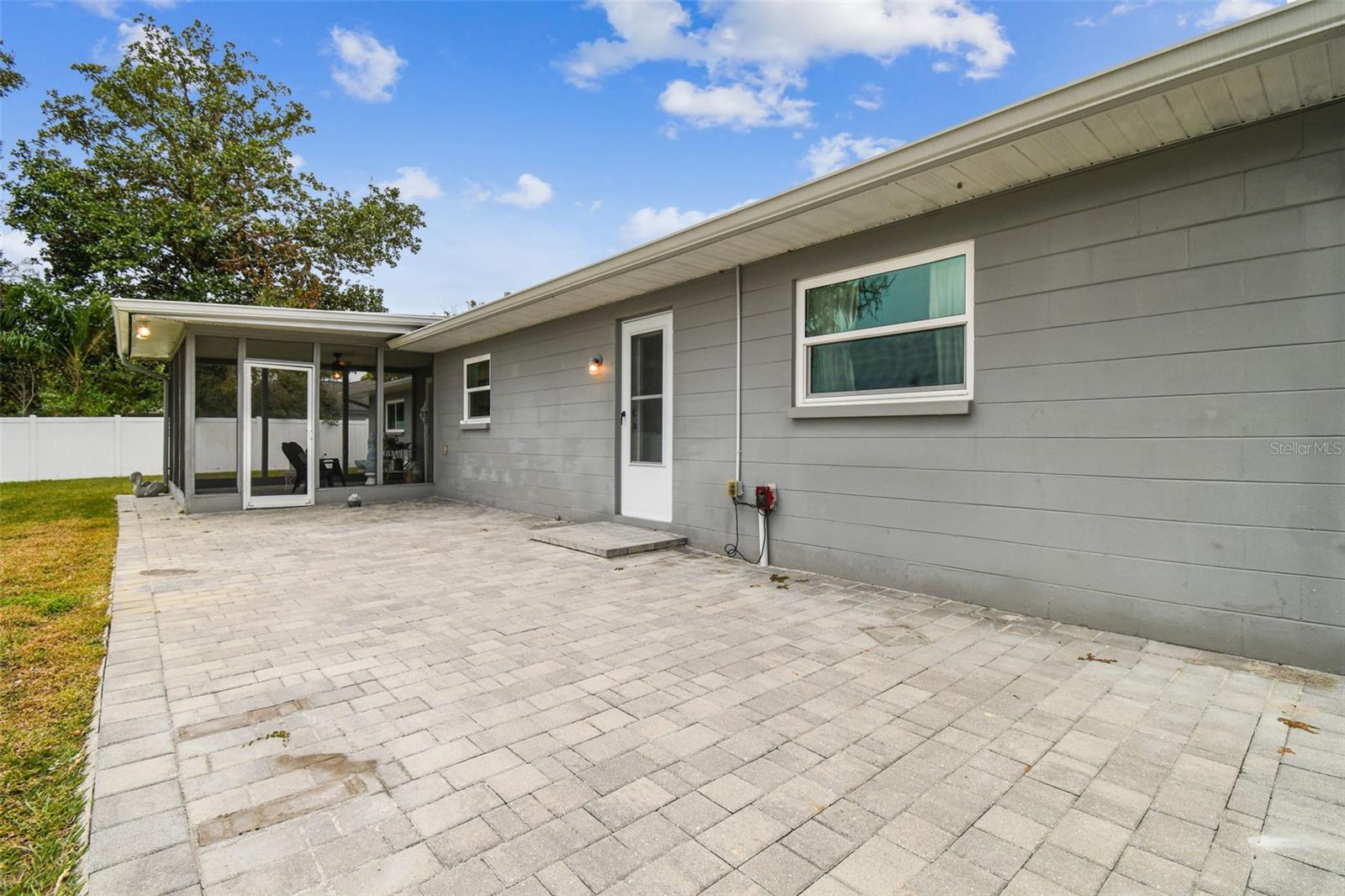 3400 LAKE PADGETT DR