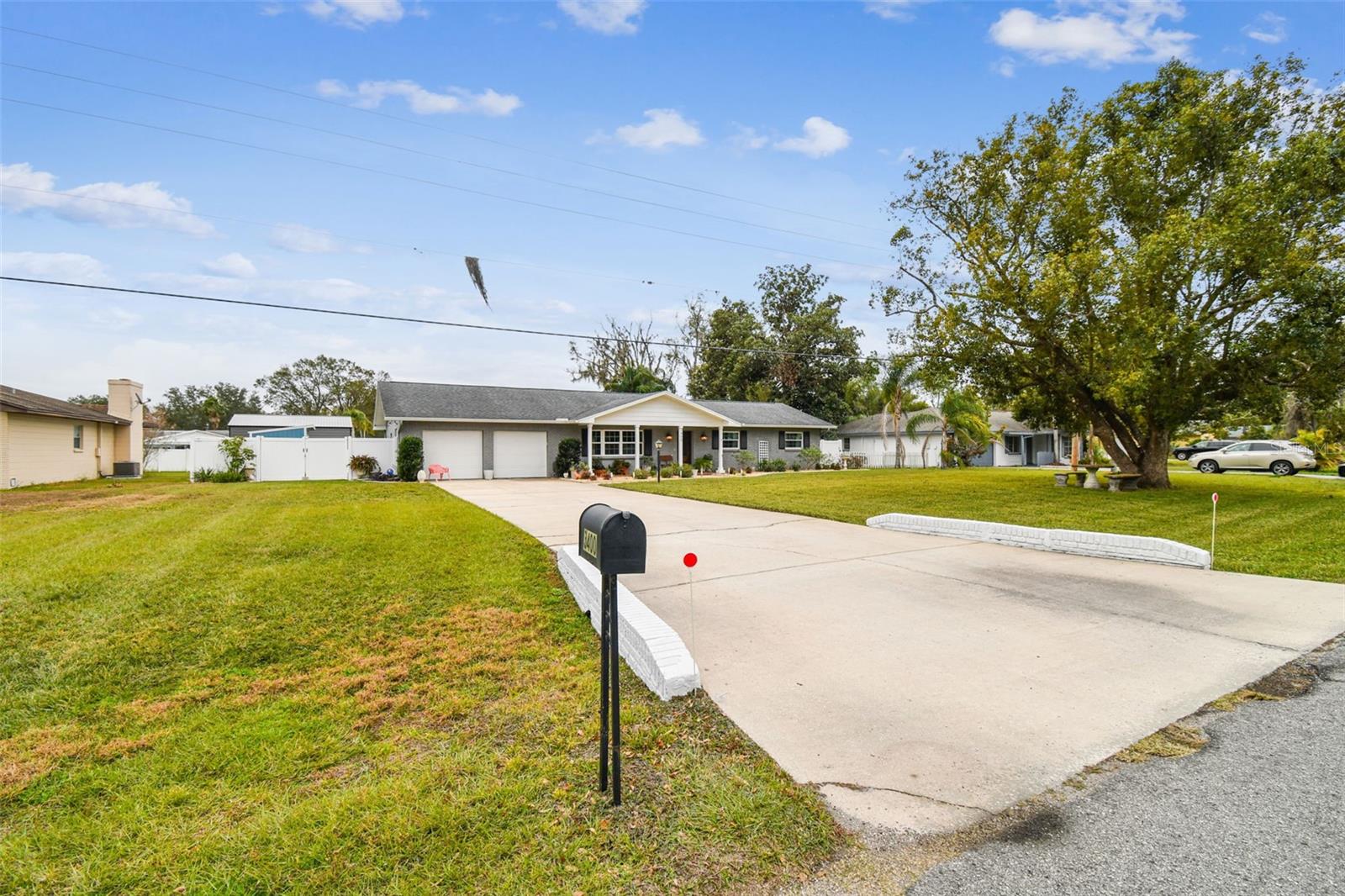 3400 LAKE PADGETT DR