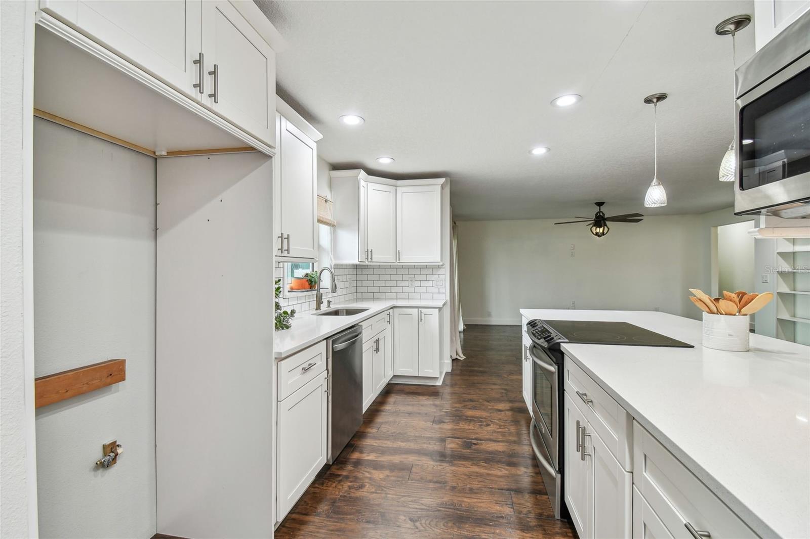 3400 LAKE PADGETT DR