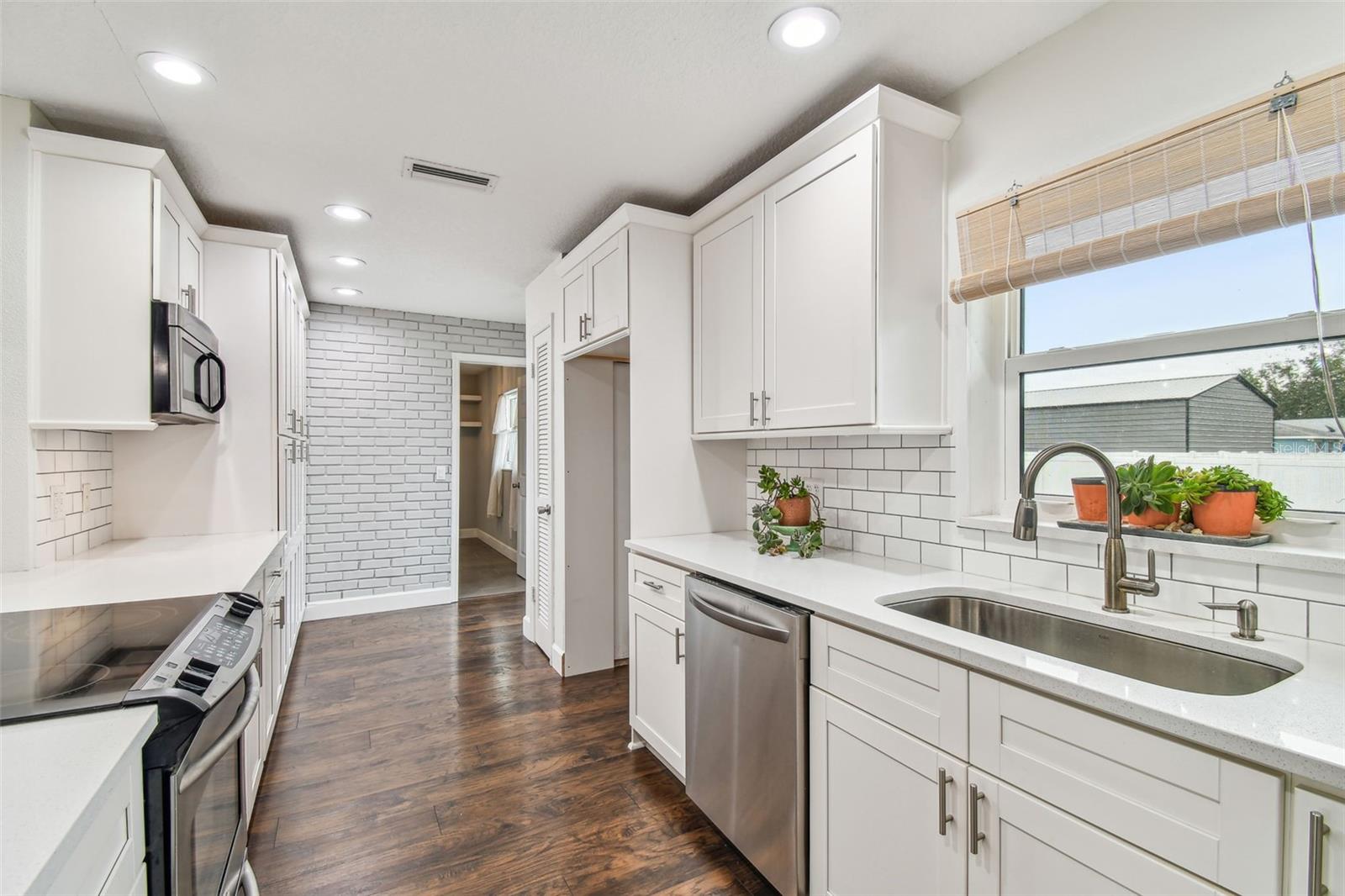3400 LAKE PADGETT DR