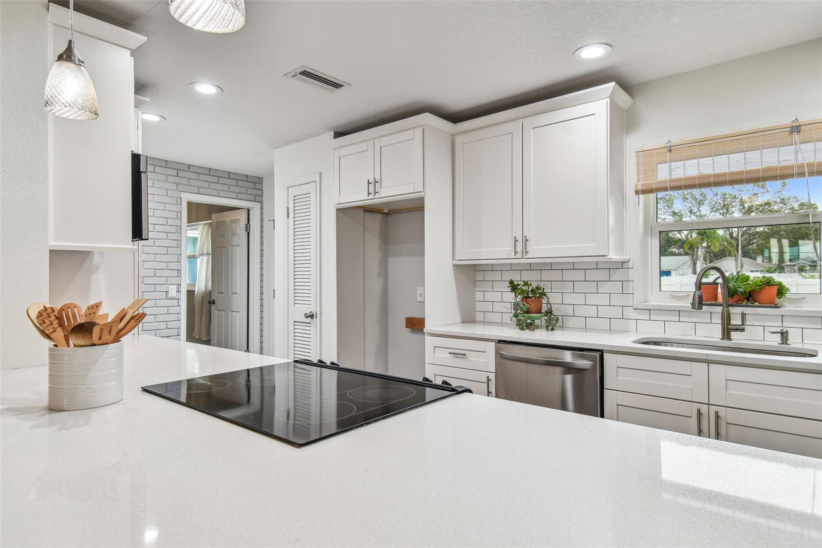 3400 LAKE PADGETT DR