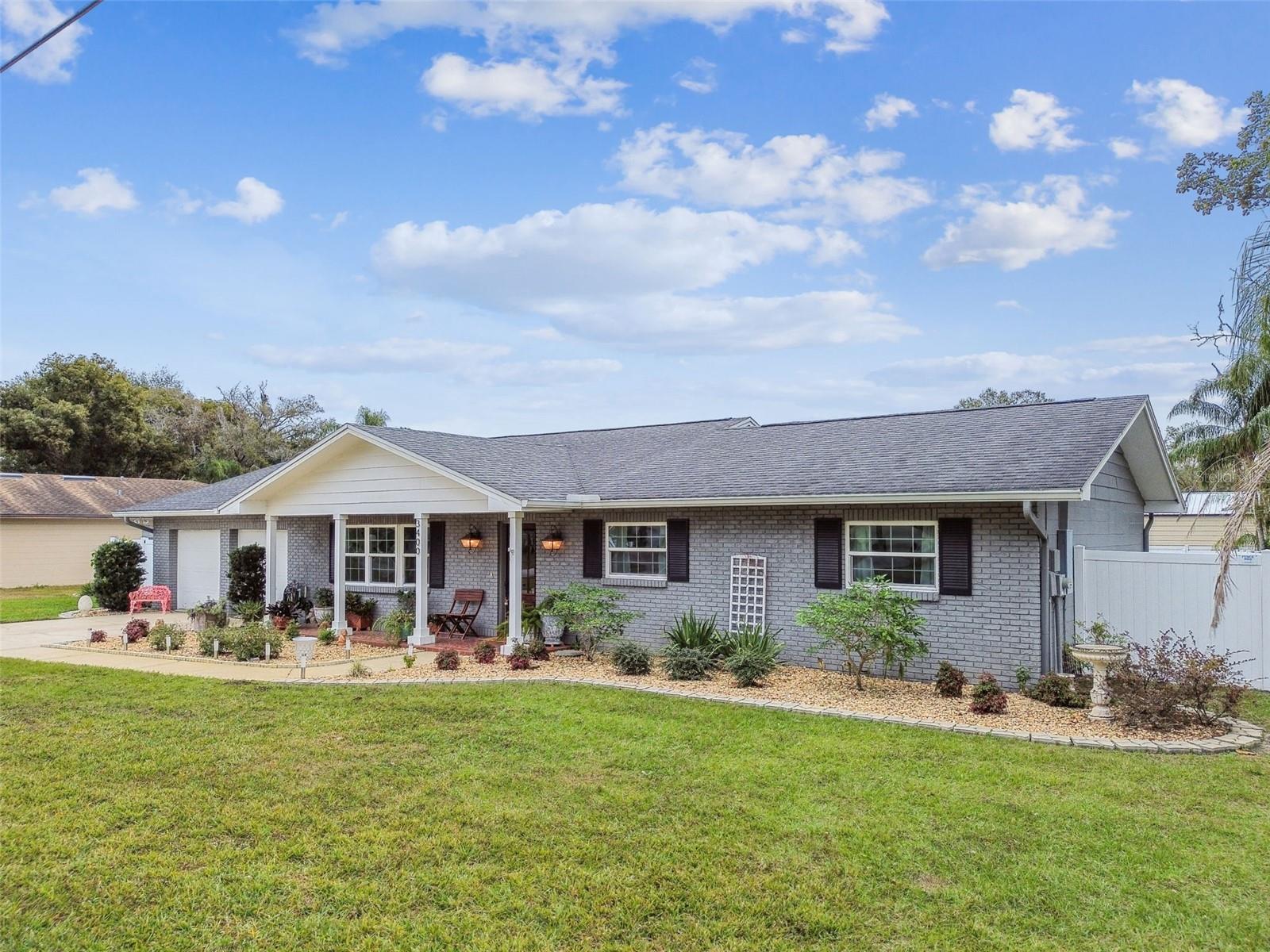 3400 LAKE PADGETT DR