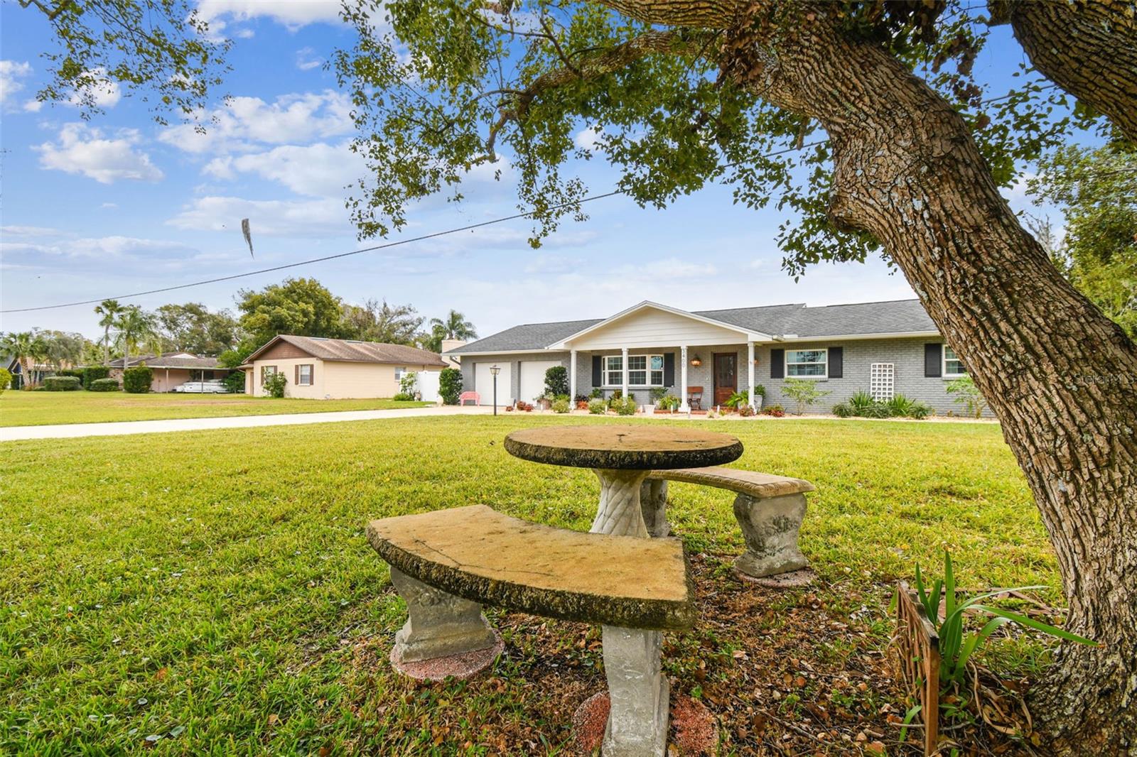 3400 LAKE PADGETT DR