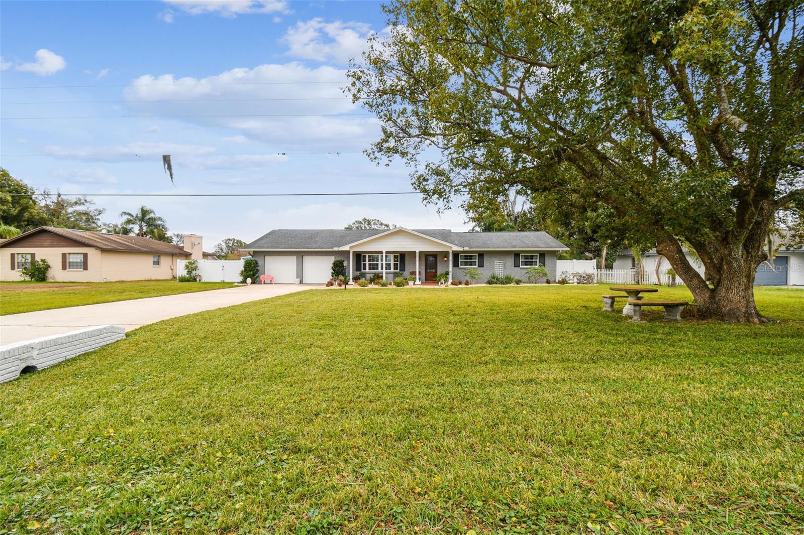 3400 LAKE PADGETT DR