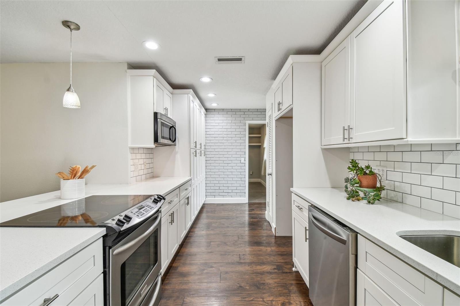 3400 LAKE PADGETT DR