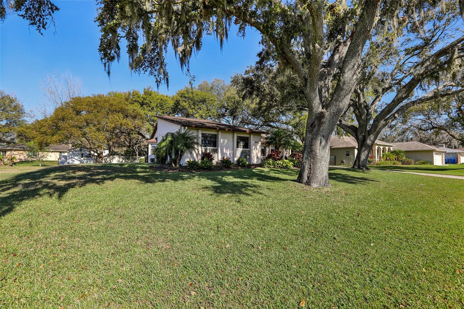 3807 LAKE JOYCE DR