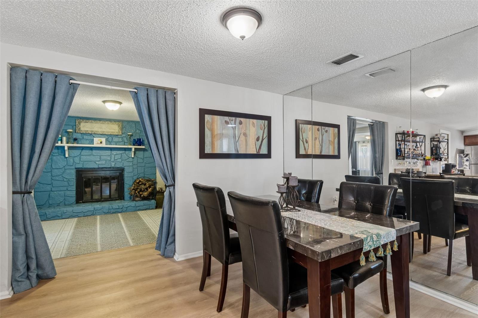 1853 DARTMOUTH DR