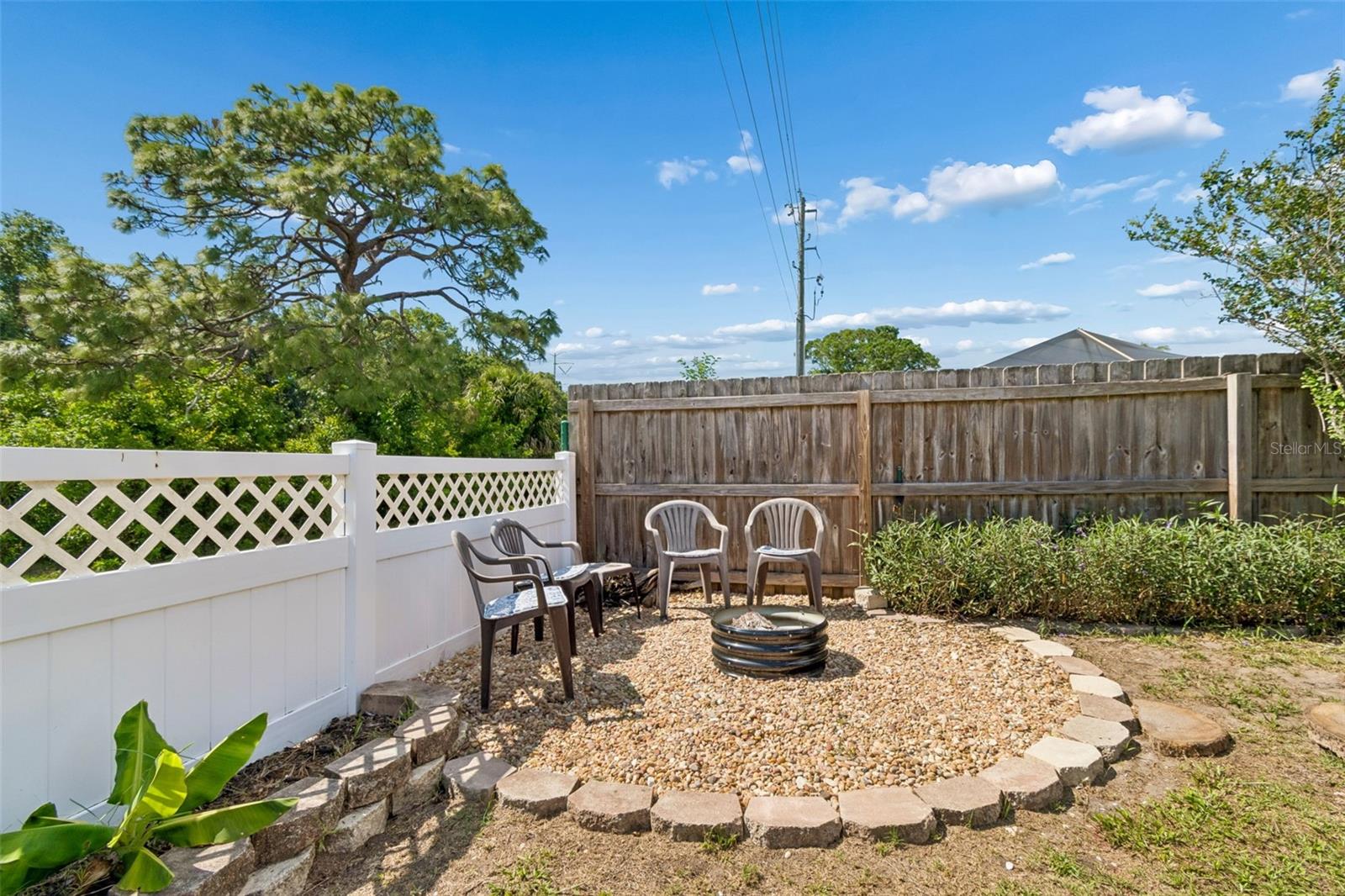 1853 DARTMOUTH DR