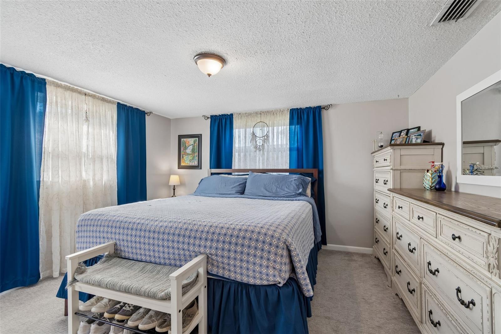 1853 DARTMOUTH DR