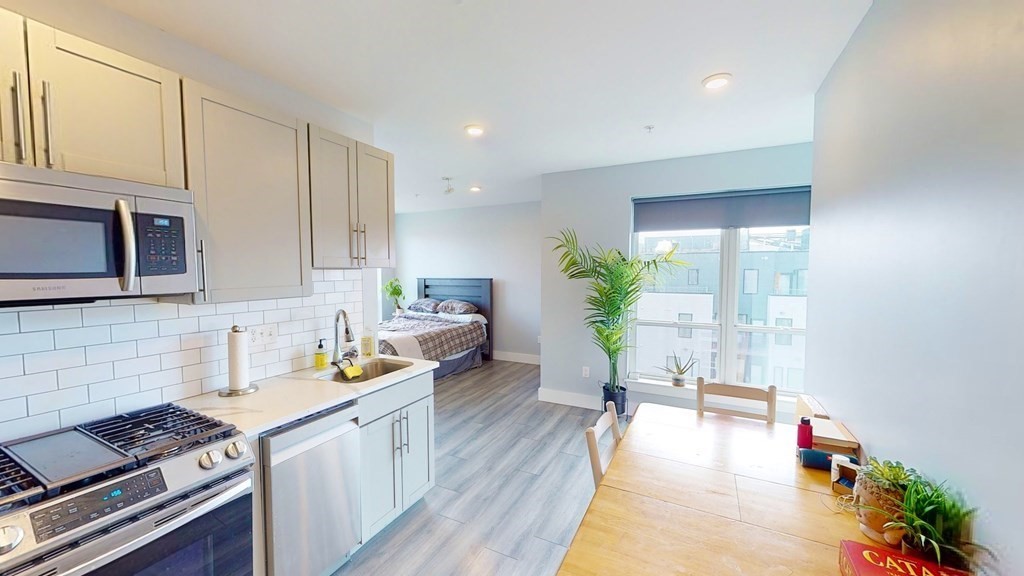 55 West 5th St # 402