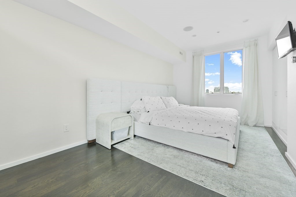 394 W 1st St # 394