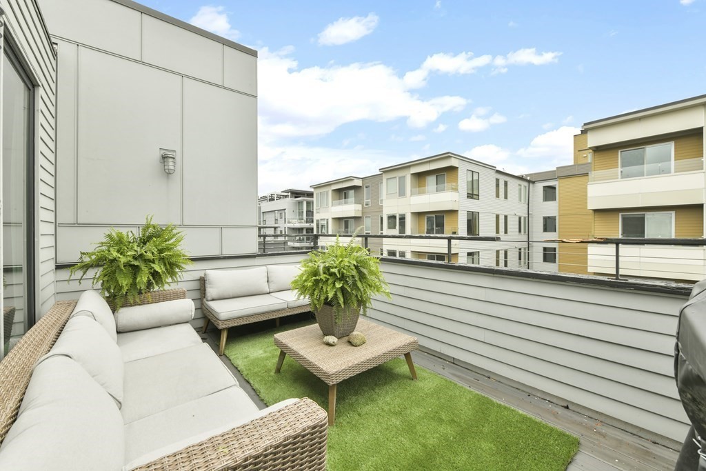 394 W 1st St # 394