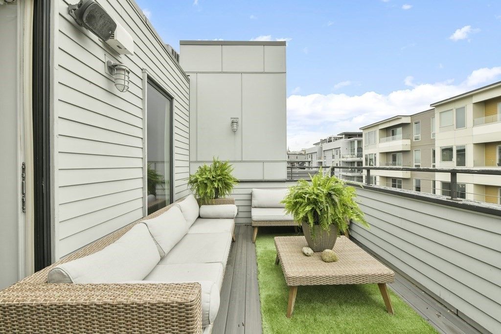 394 W 1st St # 394