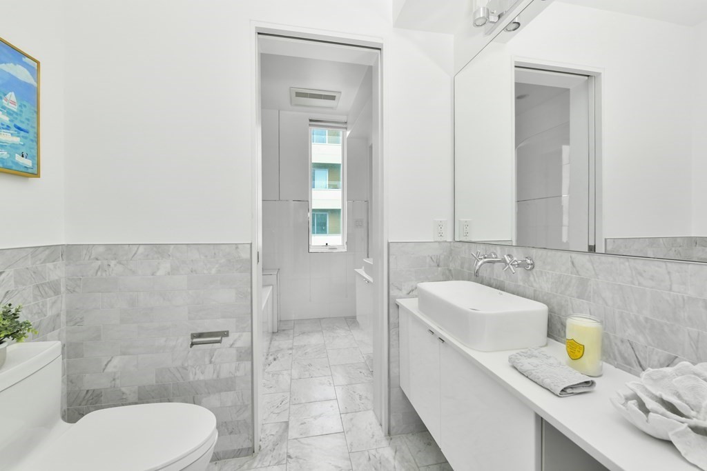 394 W 1st St # 394
