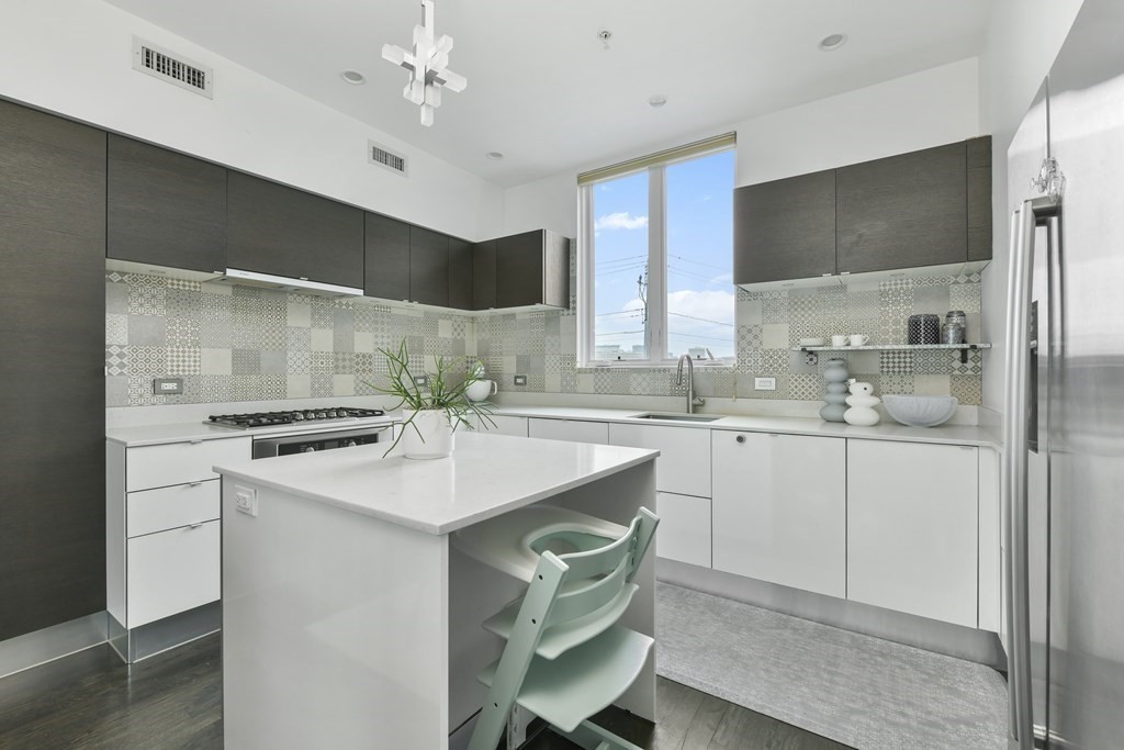 394 W 1st St # 394