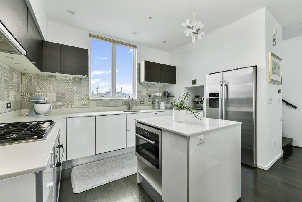 394 W 1st St # 394