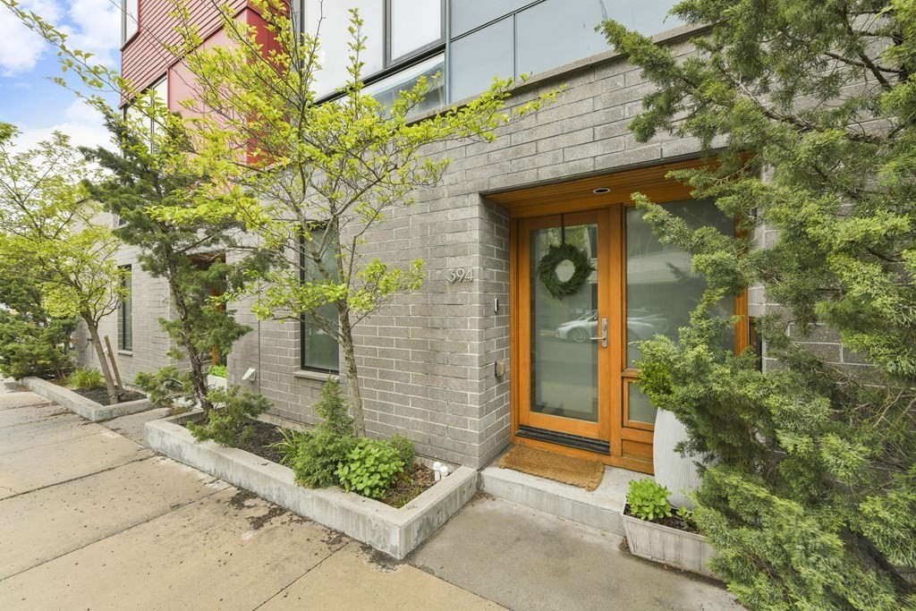 394 W 1st St # 394