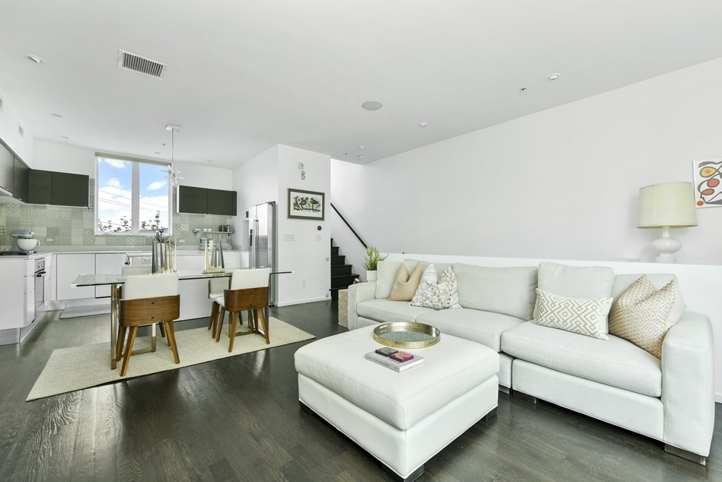 394 W 1st St # 394