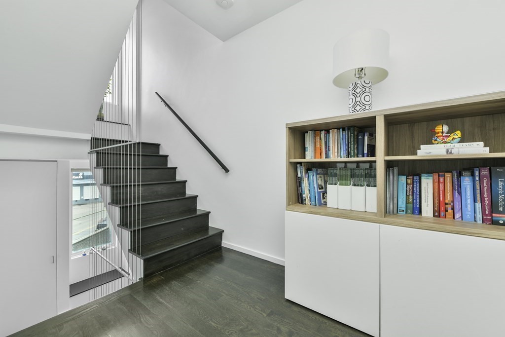 394 W 1st St # 394