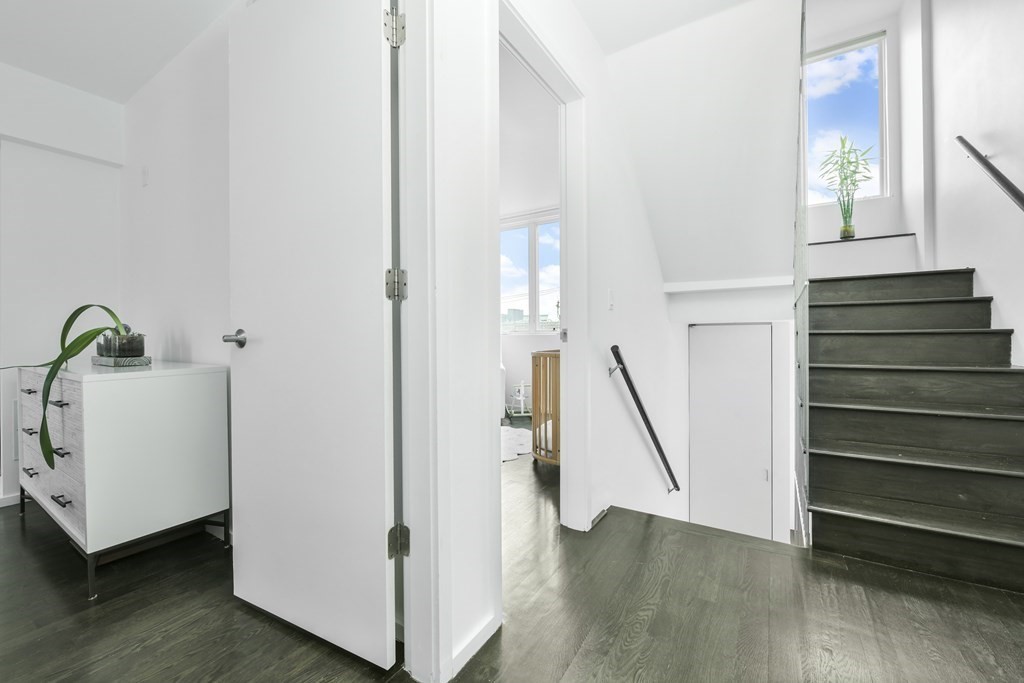 394 W 1st St # 394
