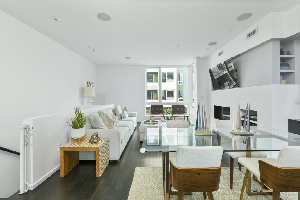 394 W 1st St # 394