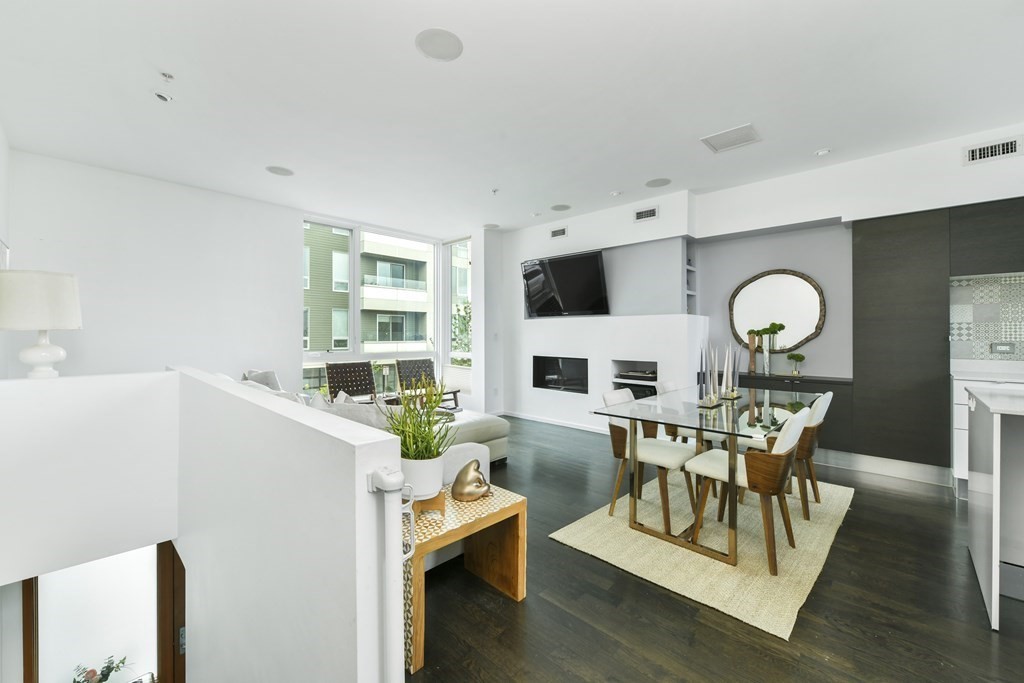 394 W 1st St # 394