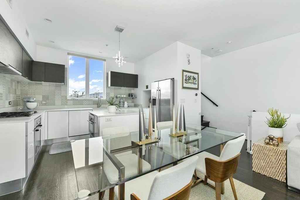 394 W 1st St # 394