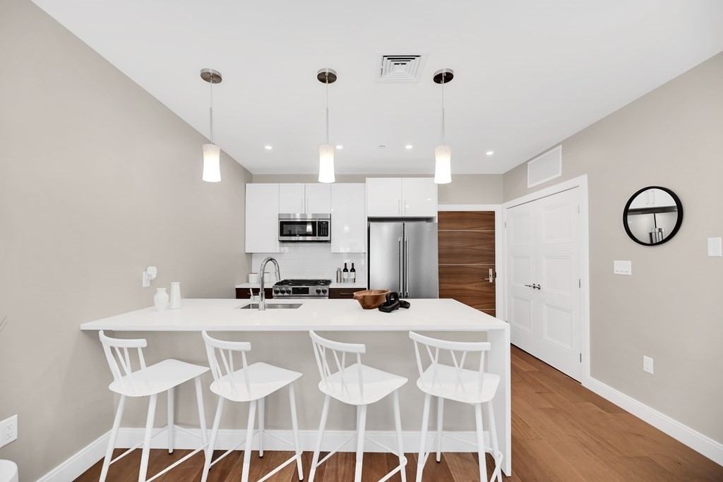 425 Lagrange Street # 207