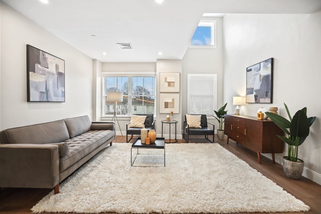 425 Lagrange Street # 207