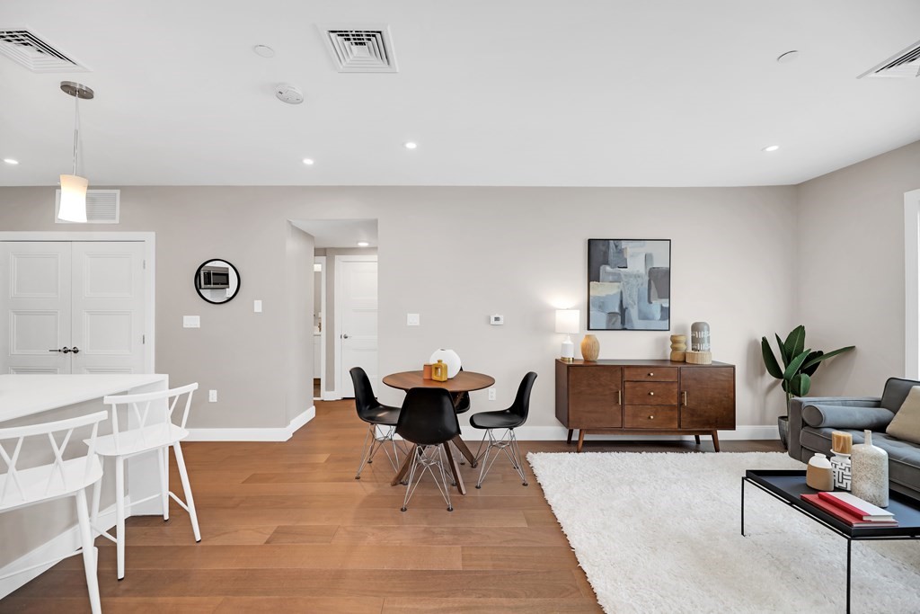 425 Lagrange Street # 207