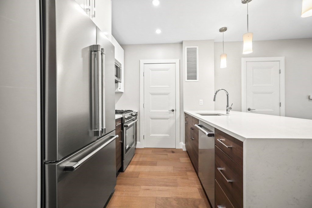 425 Lagrange Street # 207