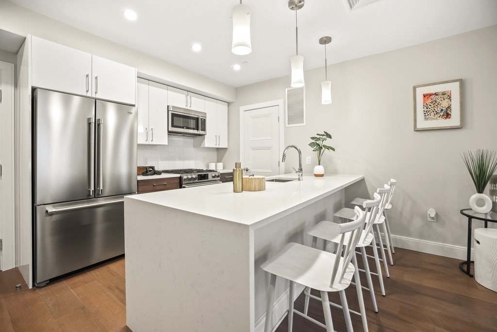 425 Lagrange Street # 207